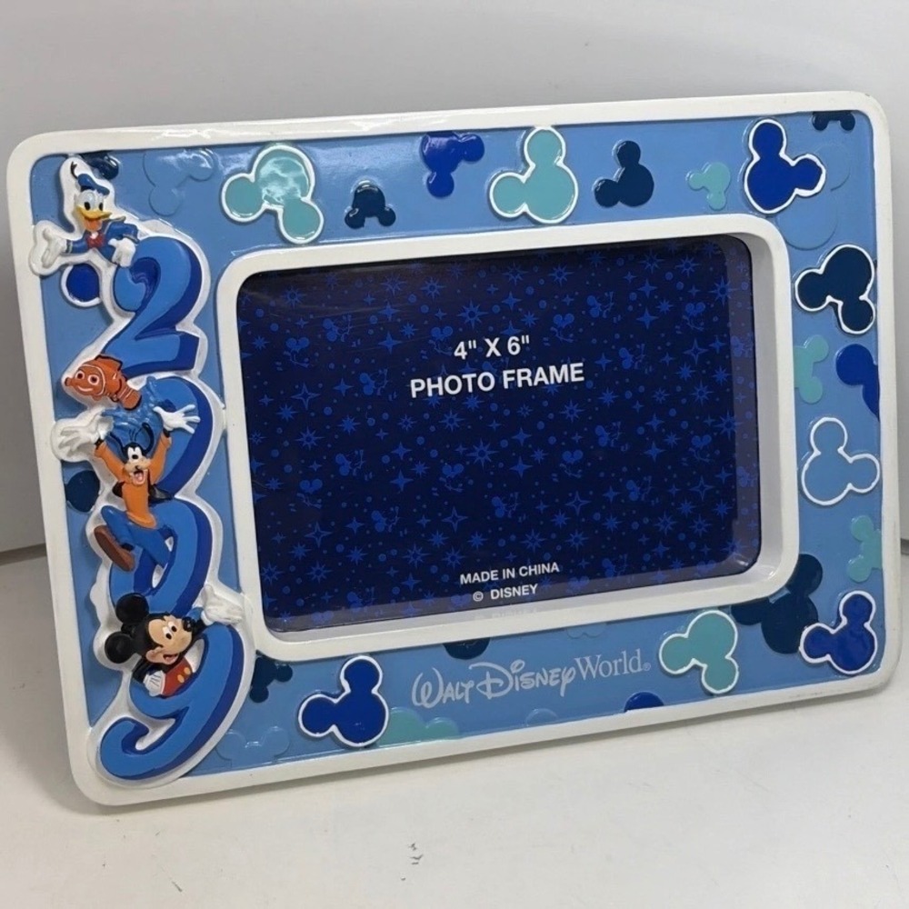 Disney Parks 2009 Resin 3D Picture Frame Mickey‎ & Friends Dated 4x6 New In Box